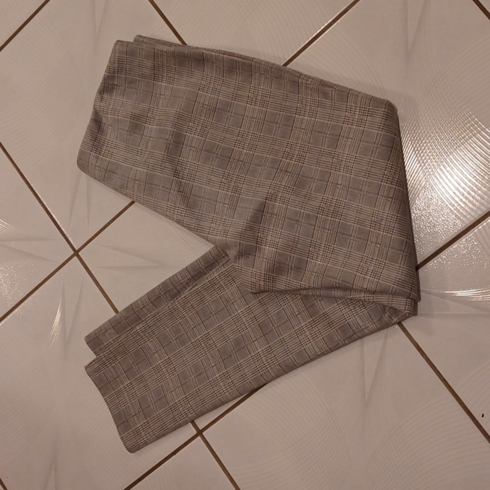 4/$80 Super Soft Light Gray Ankle Cropped Pull-on Pants - Size Large